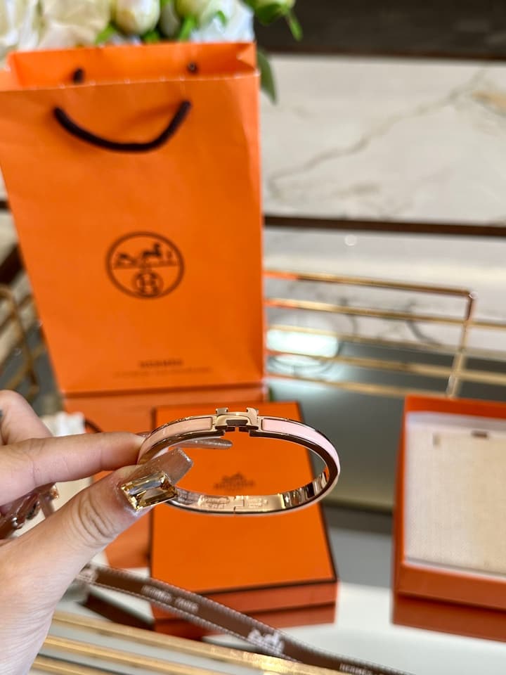Hermès H-Letter Oval Enamel Bracelet
