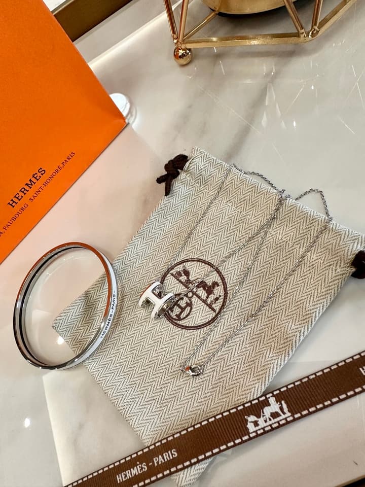 Hermès Oval Enamel 18K Gold Jewelry Set