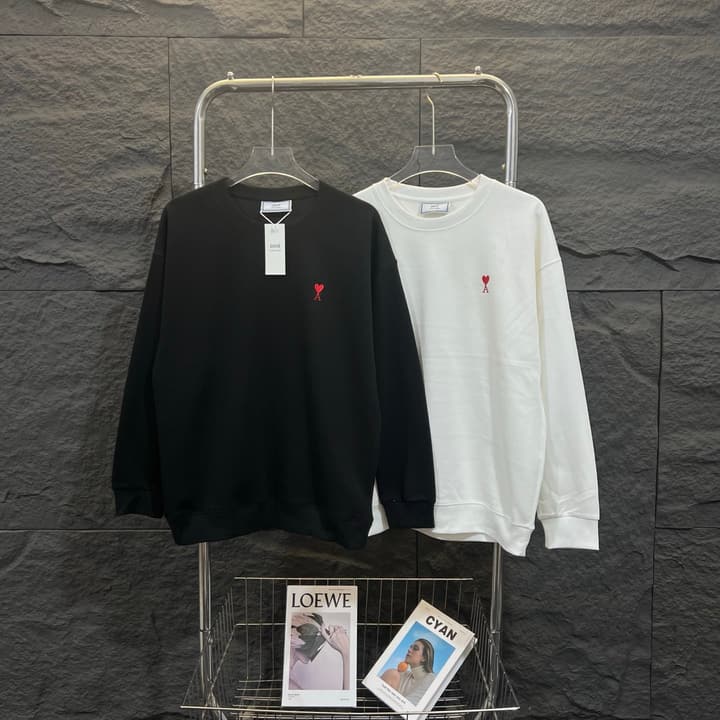 AMI Paris Heart Logo Embroidered Crewneck Sweatshirt – 25SS in Black