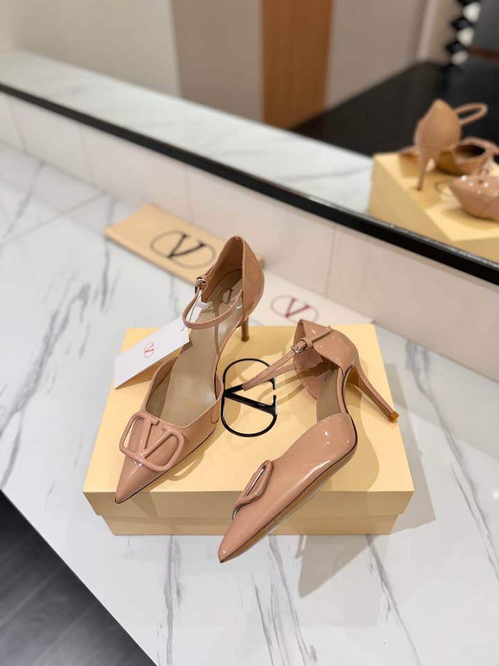 Valentino Garavani VLogo Signature Slingback Sandals in Black