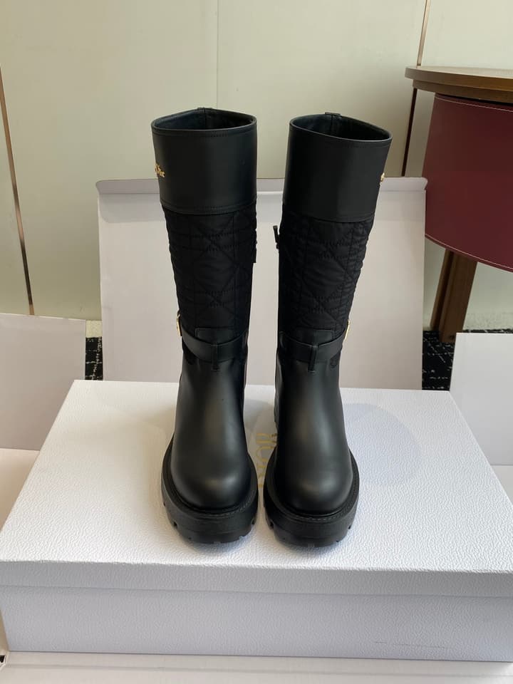 Dior CD D-Major Embroidered Graffiti Knee-High Boots – 2025FW