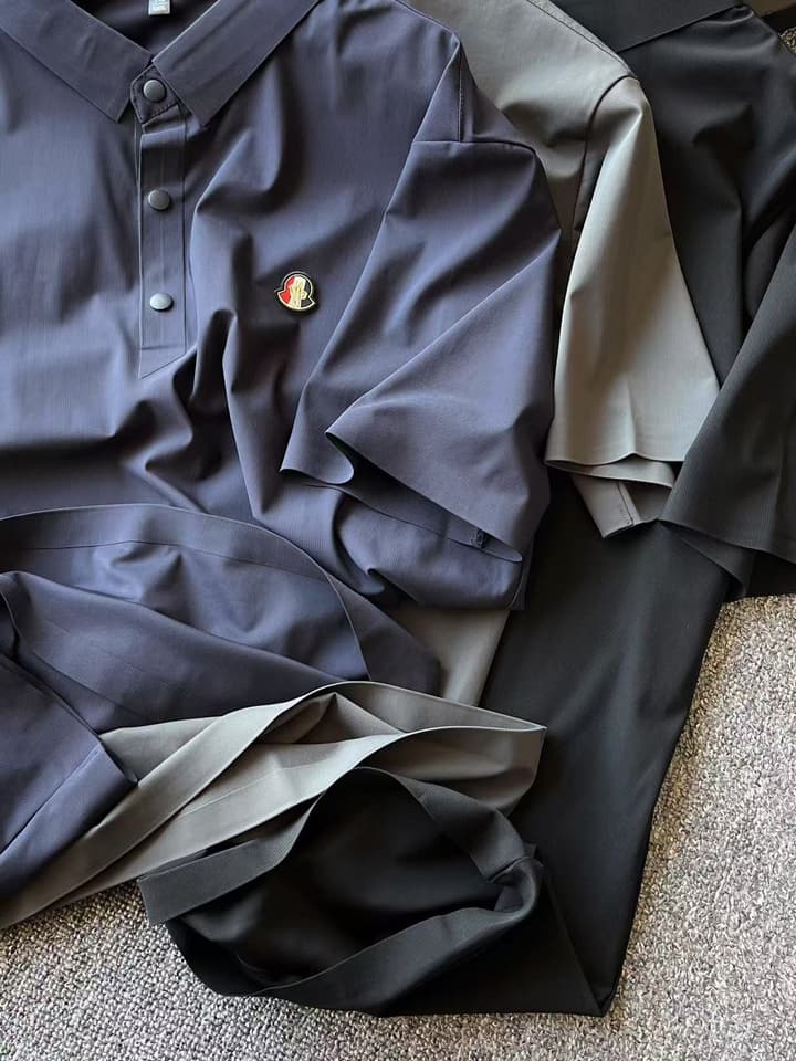 Moncler Lightweight Business Casual Seamless Polo Shirt – 2024 Collection in Black