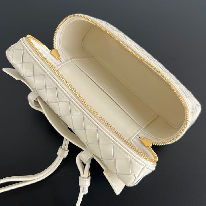 Bottega Veneta Intrecciato Vanity Case in Cream