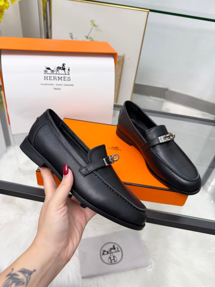 Hermès Classic Leather Sole Sandals in Black Smooth
