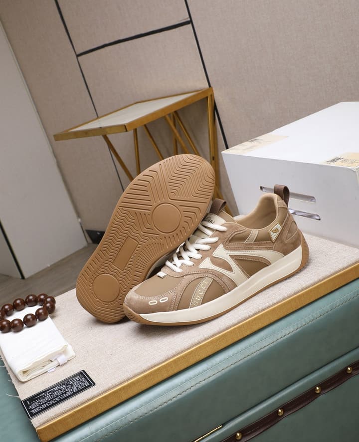 Gucci Latest Calfskin Leather Loafers in Beige With White Accents
