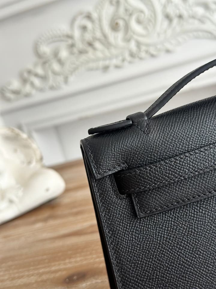 Hermès Kelly Mini Handbag in Black Gold Hardware