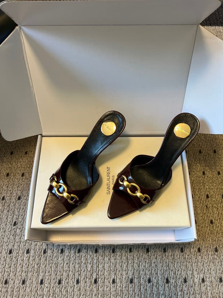 Saint Laurent Chain Pointed-Toe Heeled Mules – 26SS in Beige