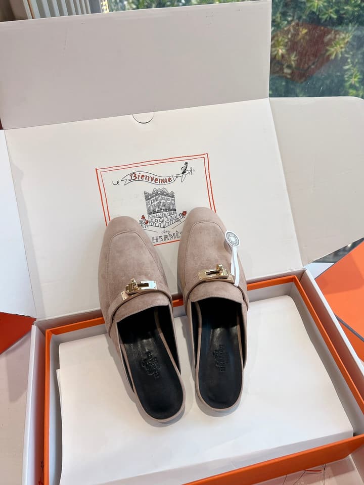 Hermès Mules Loafers – 2025 Spring/Autumn Collection in Dark Green Suede