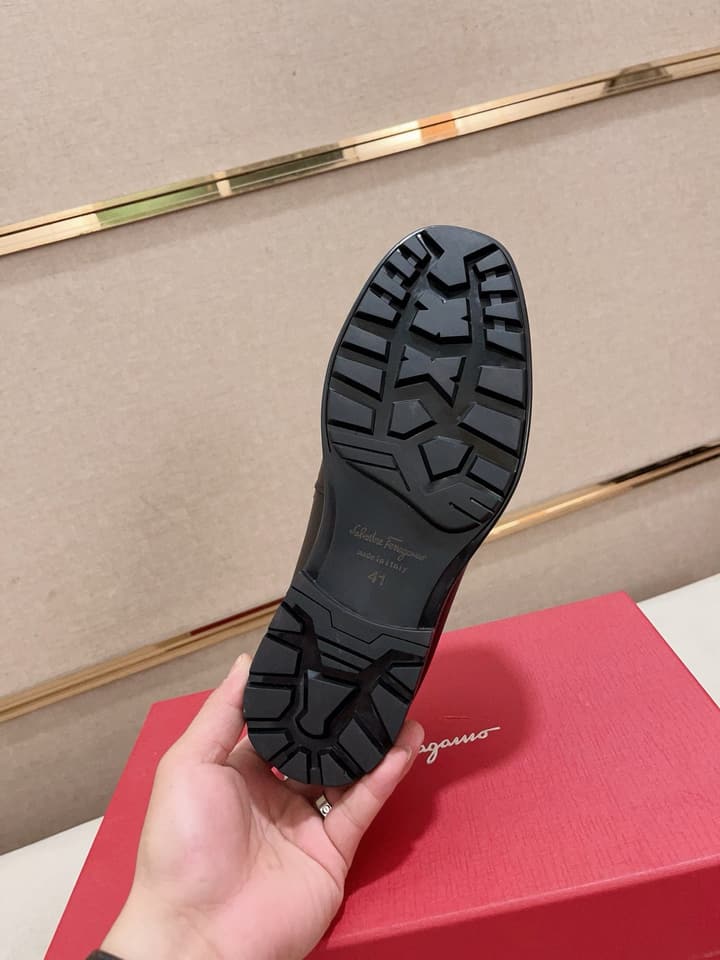Ferragamo Driving Shoes in Shiny Black Leather