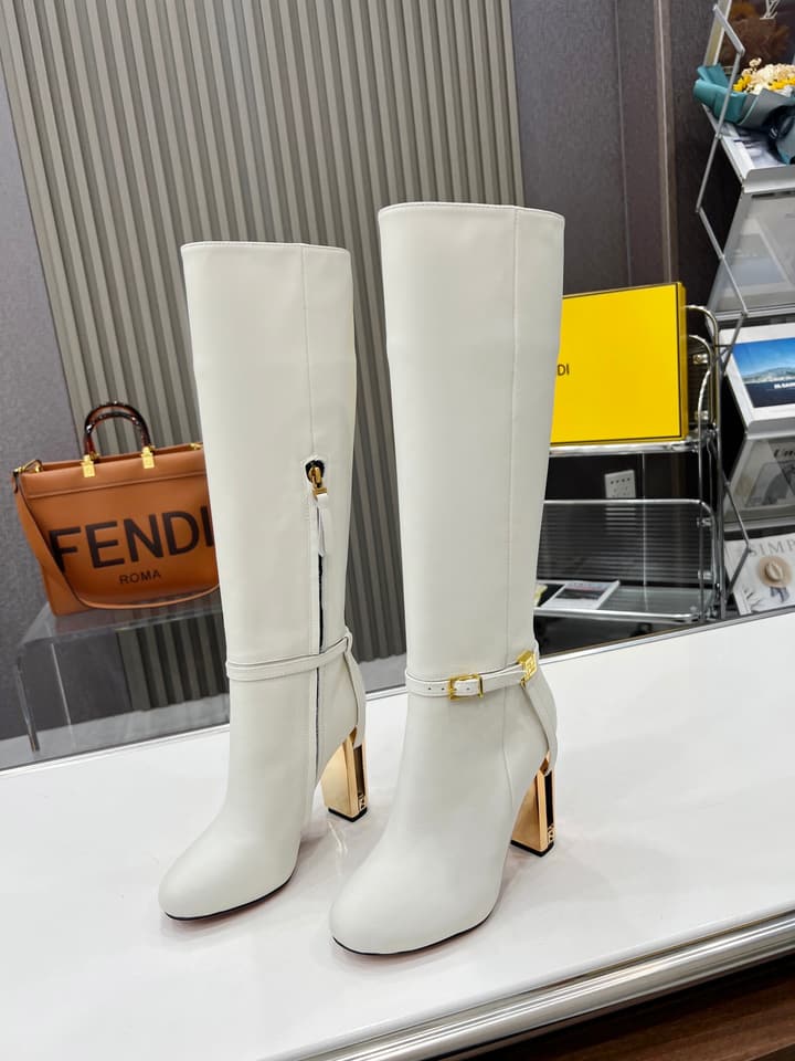Fendi Delfina Runway Round Toe Boots in Black Leather Boots