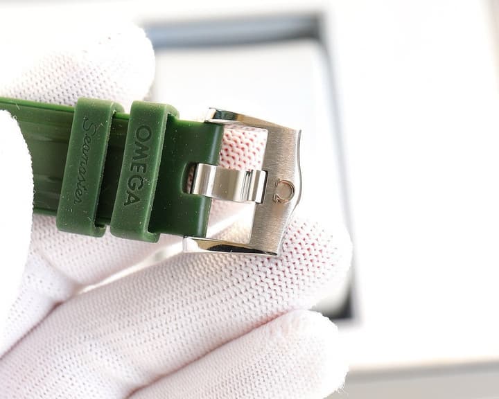 Omega Seamaster 300 Mechanical Diver Watch in Green Dial With Green Rubber Strap