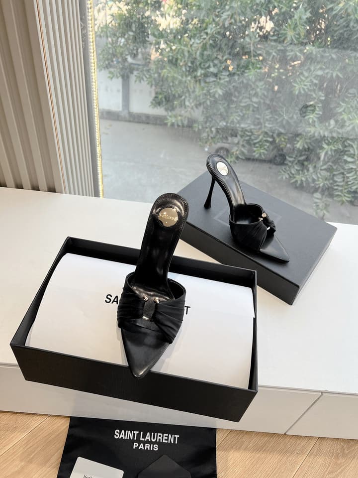 Saint Laurent Lee Metal Chain Pointed-Toe Pumps in Black Satin