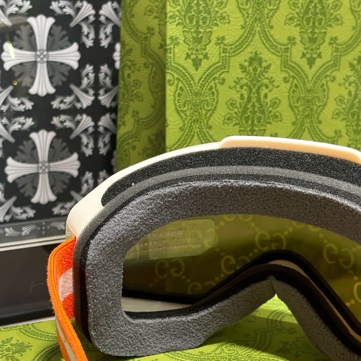 Gucci Ski Goggles in Black Frame, Silver Lens
