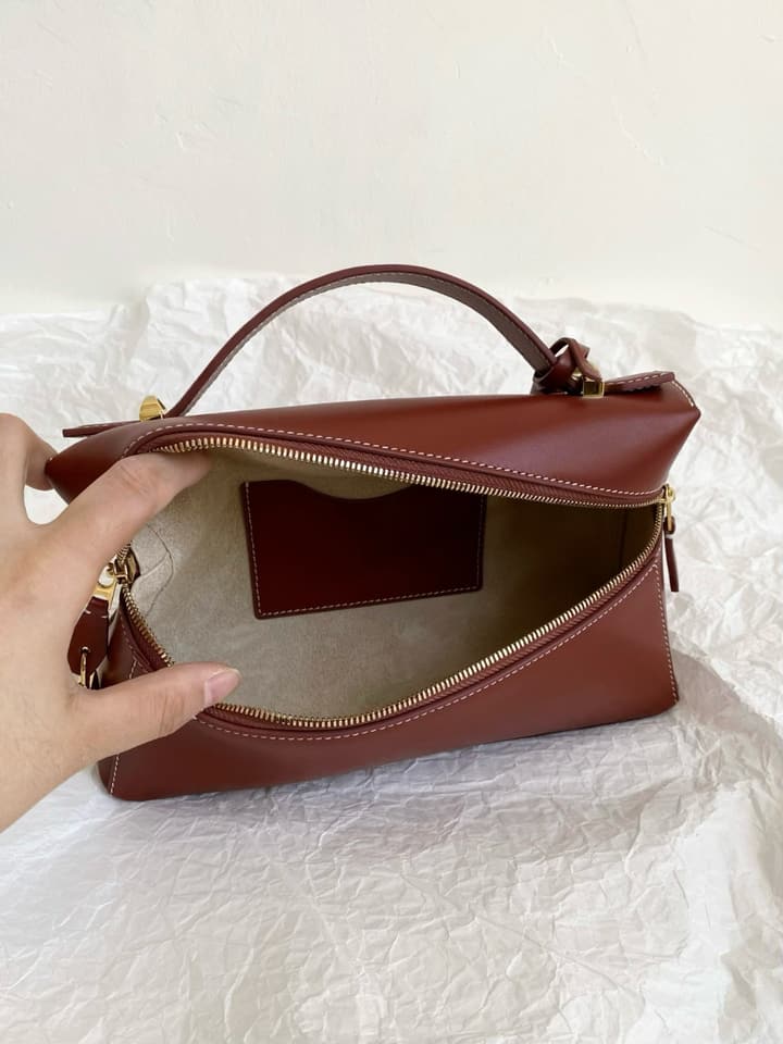 Loro Piana L23 Handbag – 23 cm in Brick Red