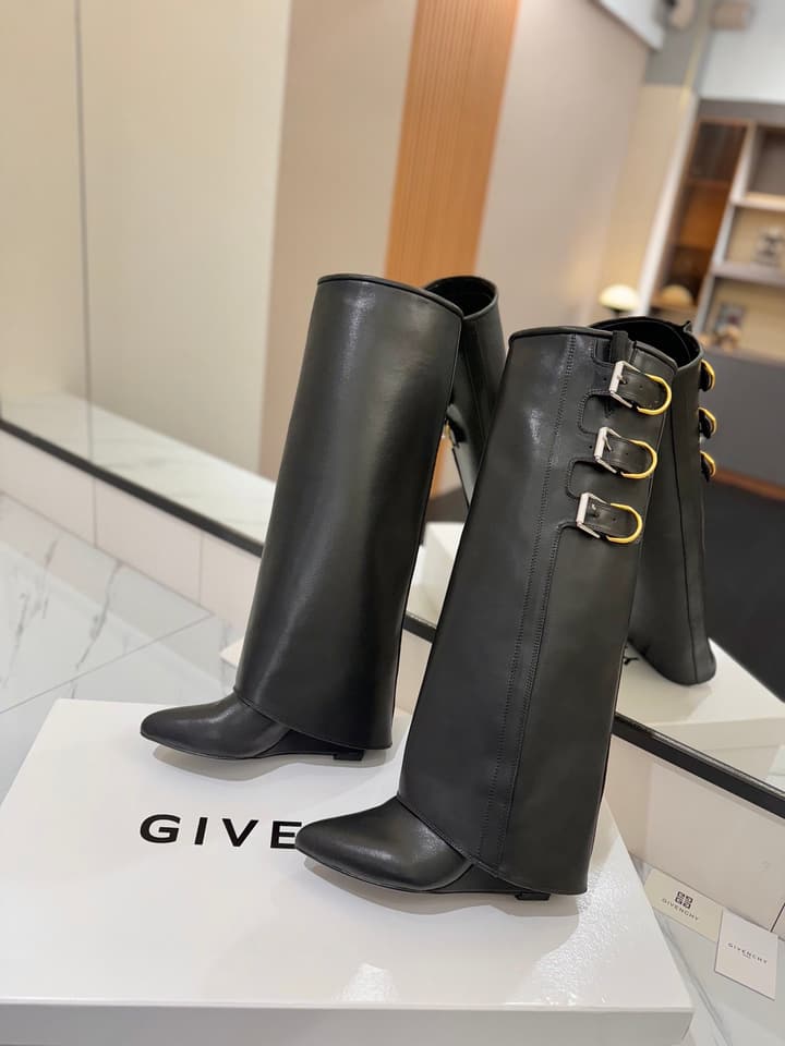 Givenchy Lock Detail Knee-High Boots – 2024 Spring/Summer Collection in Black