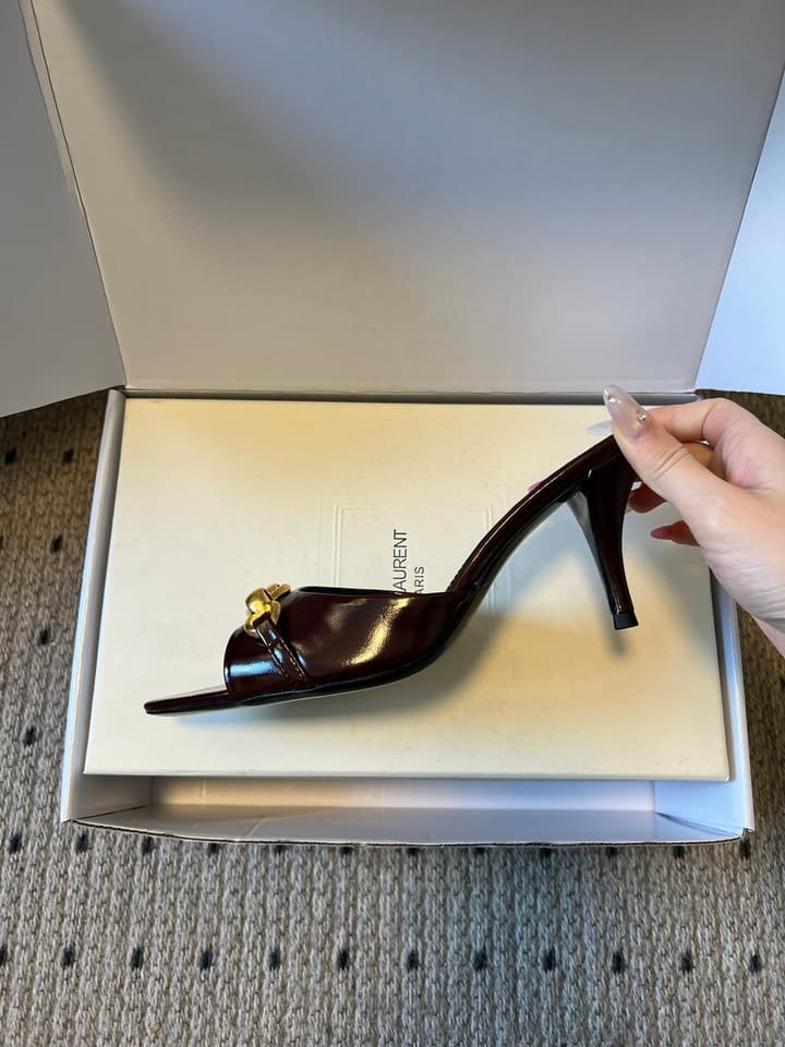 Saint Laurent Chain Pointed-Toe Heeled Mules – 26SS in Beige