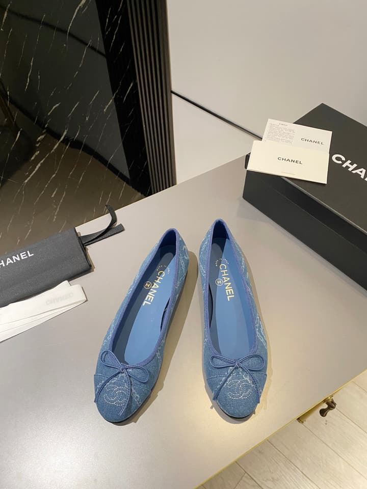Chanel Classic Ballet Flats in Fuchsia Embossed