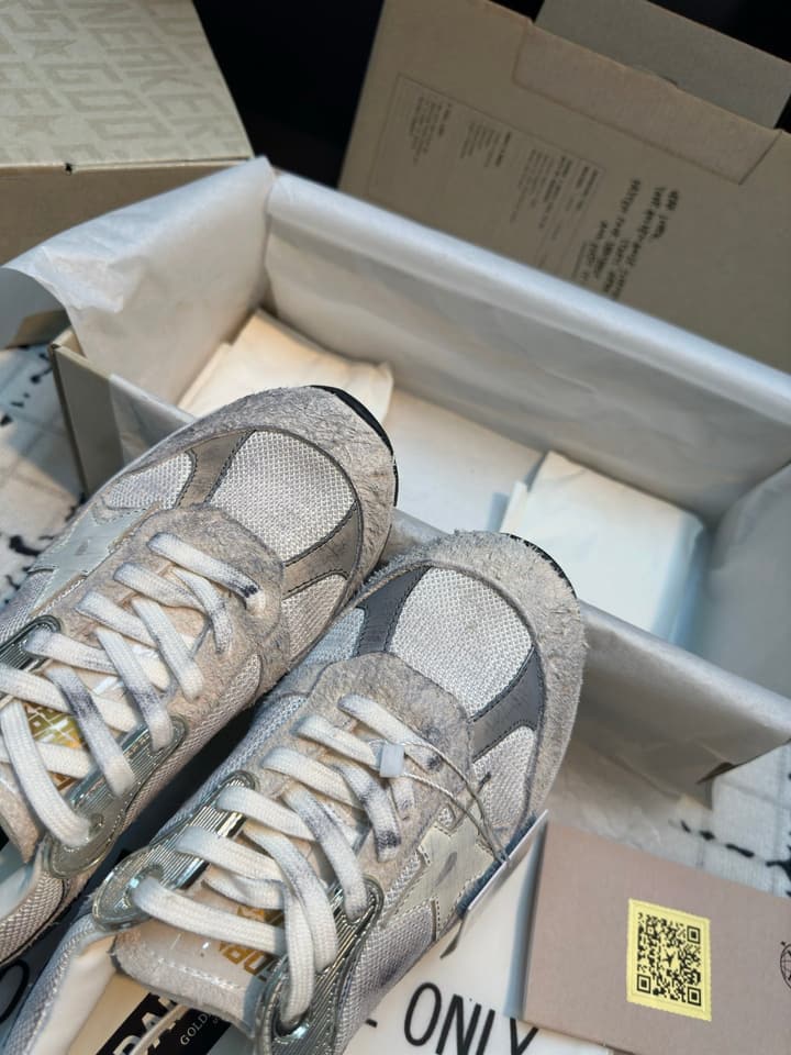 Golden Goose Deluxe Brand Sneakers