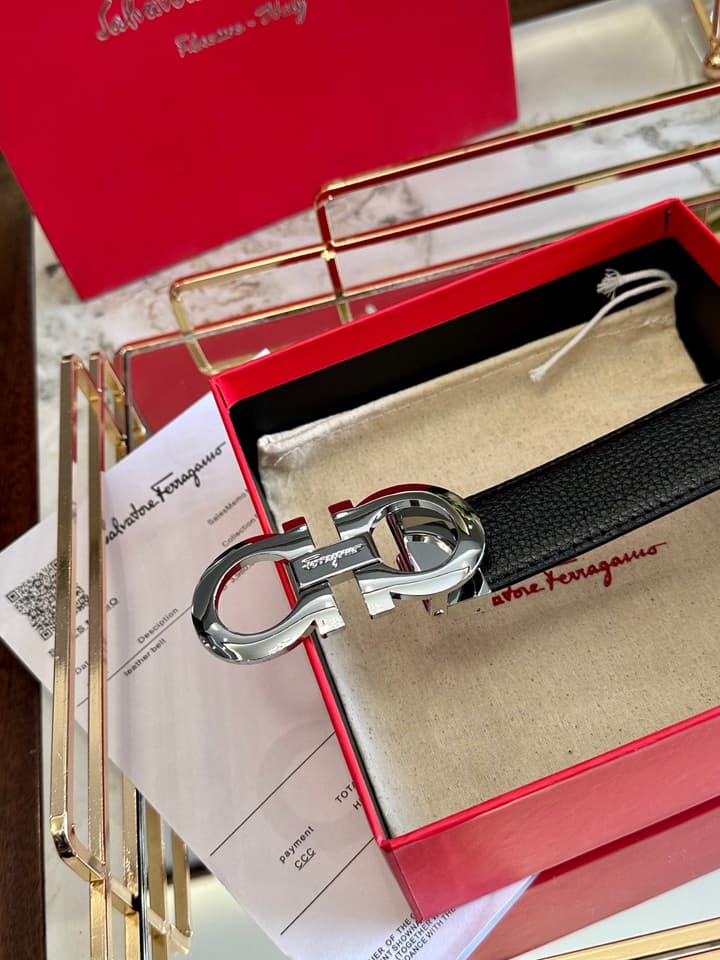 Ferragamo Leather Belt in Black Patent H-buckle