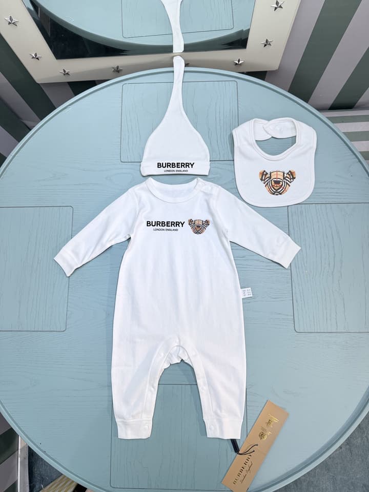 Burberry Classic Plaid Baby Romper Set – Kids Collection – 2025SS in White Set With Bear Graphic