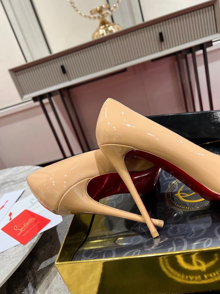 Christian Louboutin Classic Kate Patent Pumps in Black Patent Leather