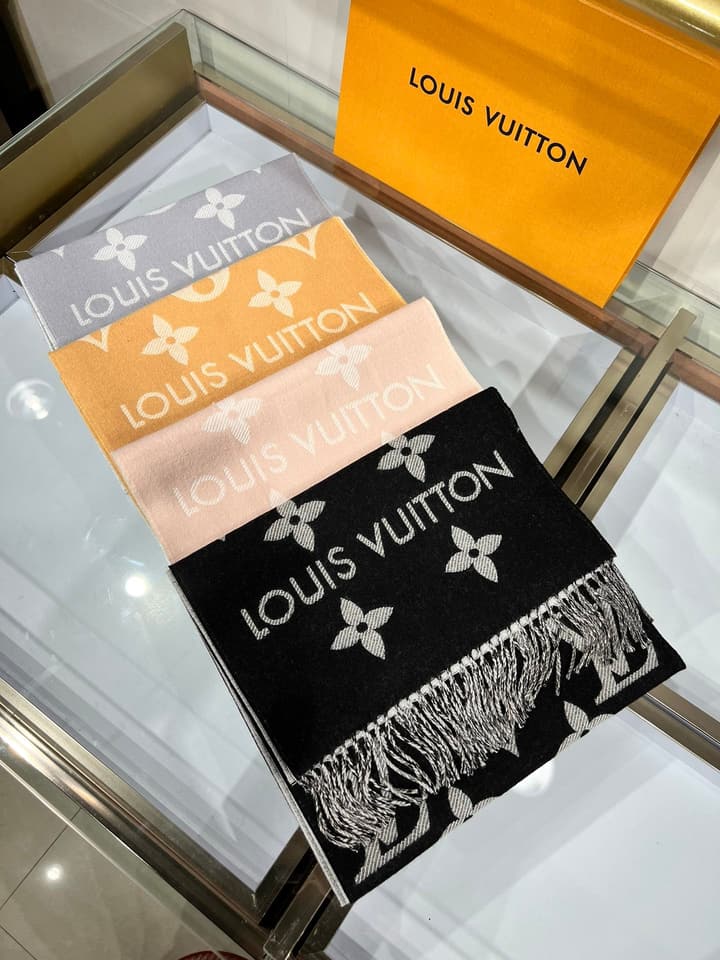 Louis Vuitton Monogram Wool Shawl – 2022 Collection in Beige