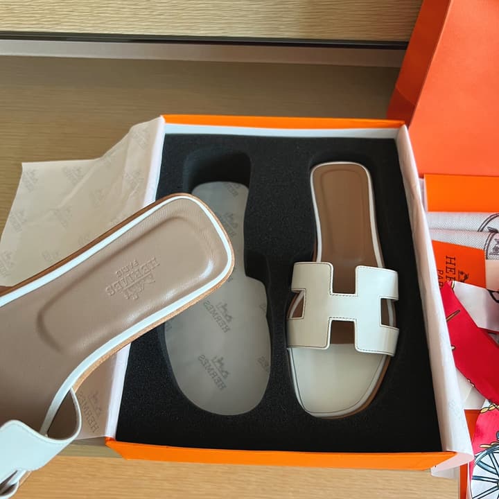 Hermès Handmade Leather Sandals – 2023 Spring Collection in Navy Blue Leather