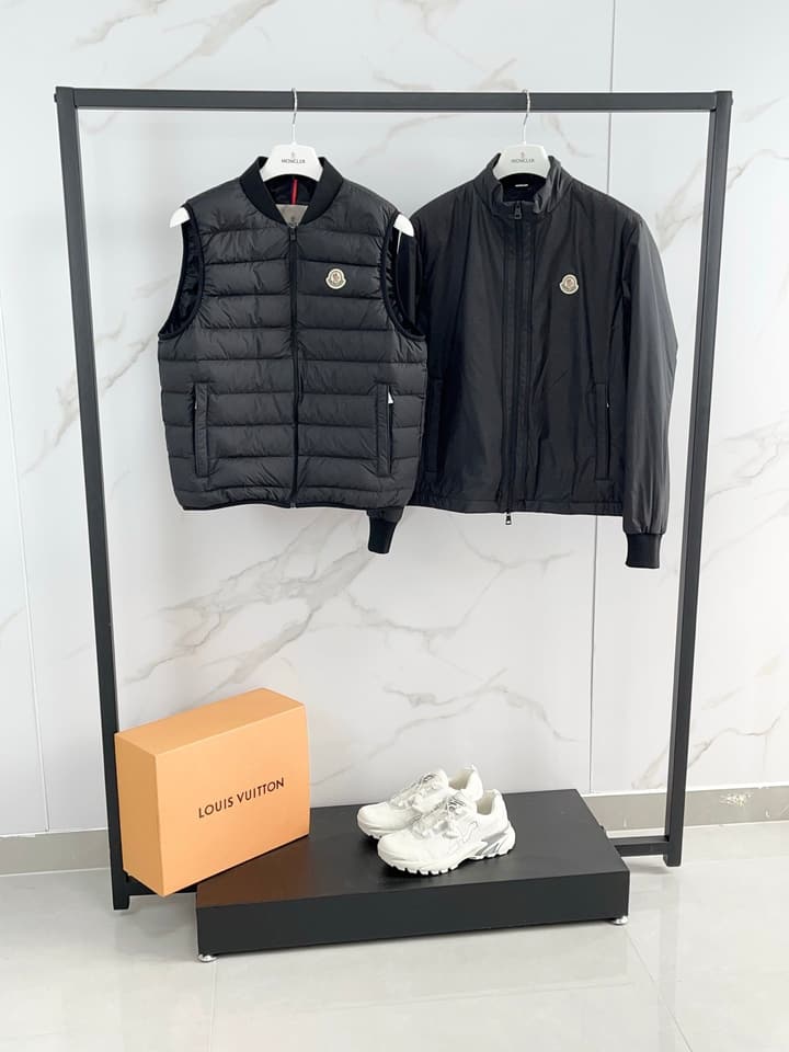 Moncler 2025 Designer Puffer Jacket – 2025 Collection in Black Quilted Jacket