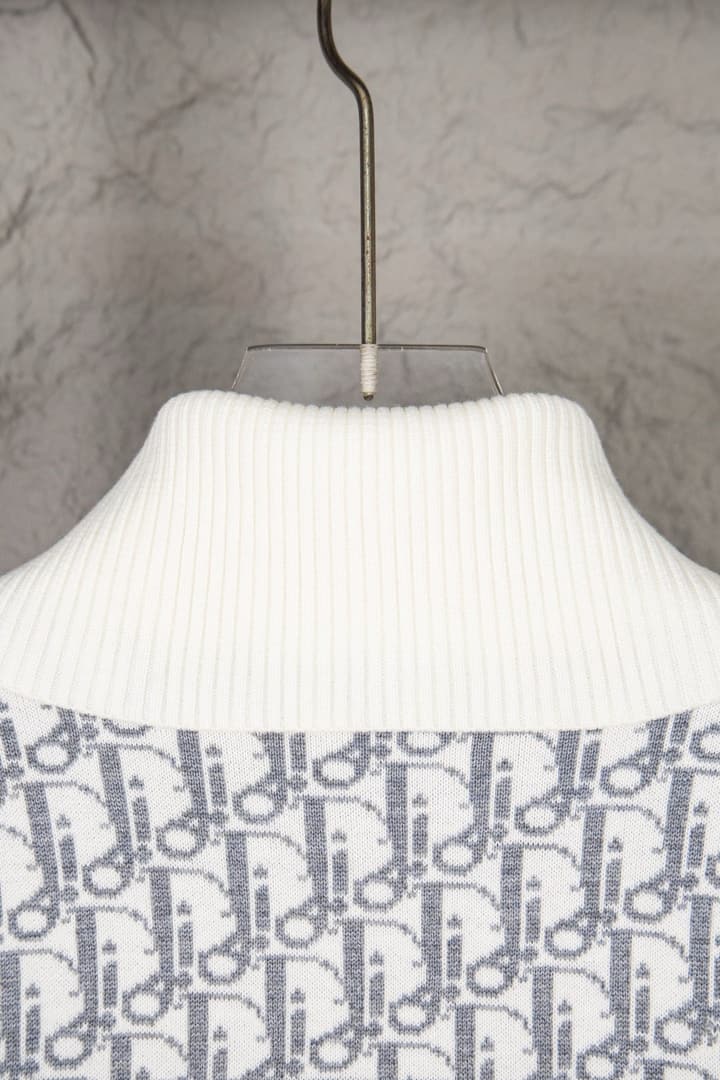 Dior Classic Oblique Reversible Cashmere Sweater – 25FW in Camel Oblique Pattern