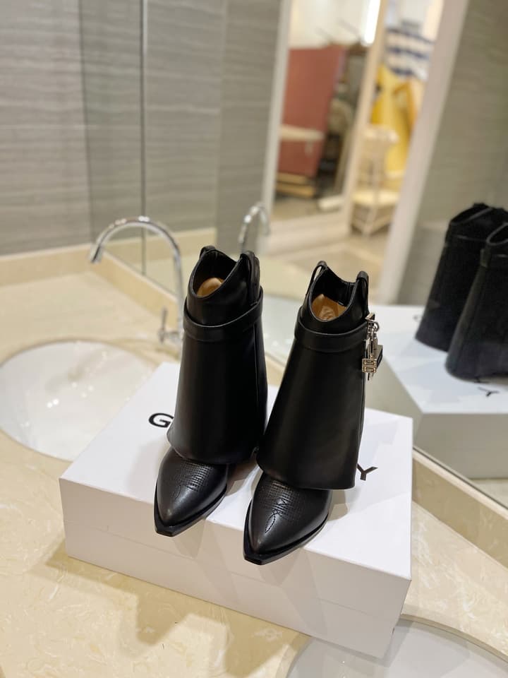 Givenchy Embroidered Lock-Toe Ankle Boots – 2023 Spring/Summer Collection