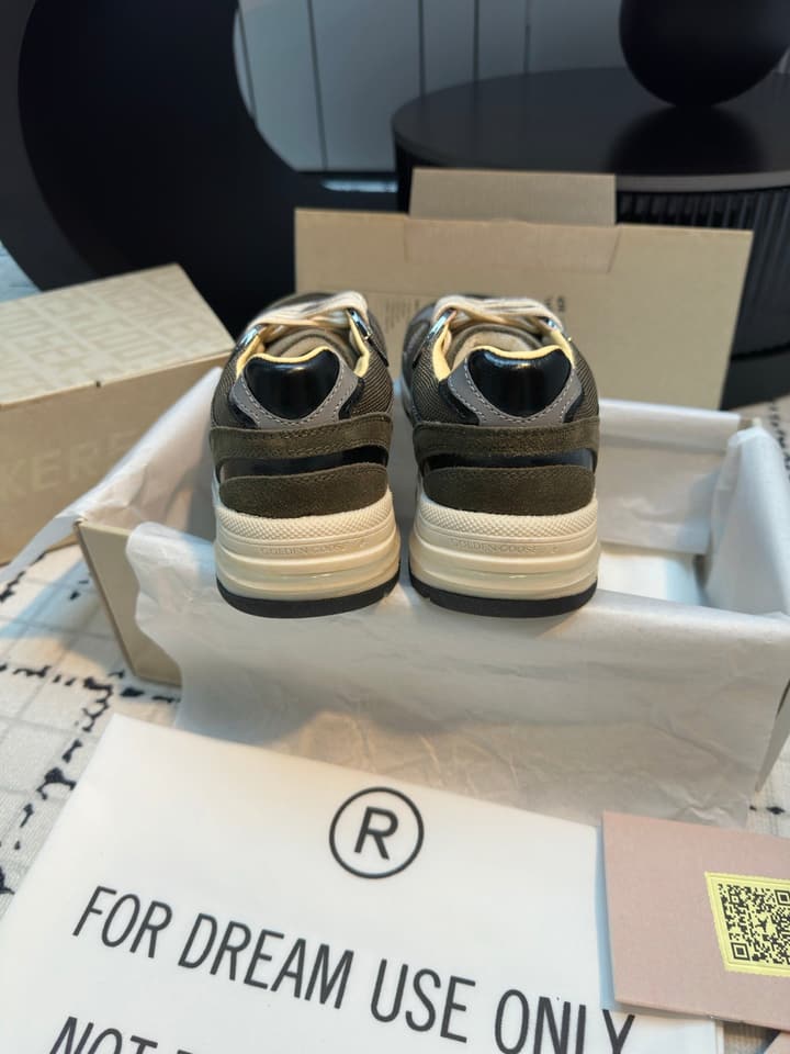Golden Goose Deluxe Brand Sneakers