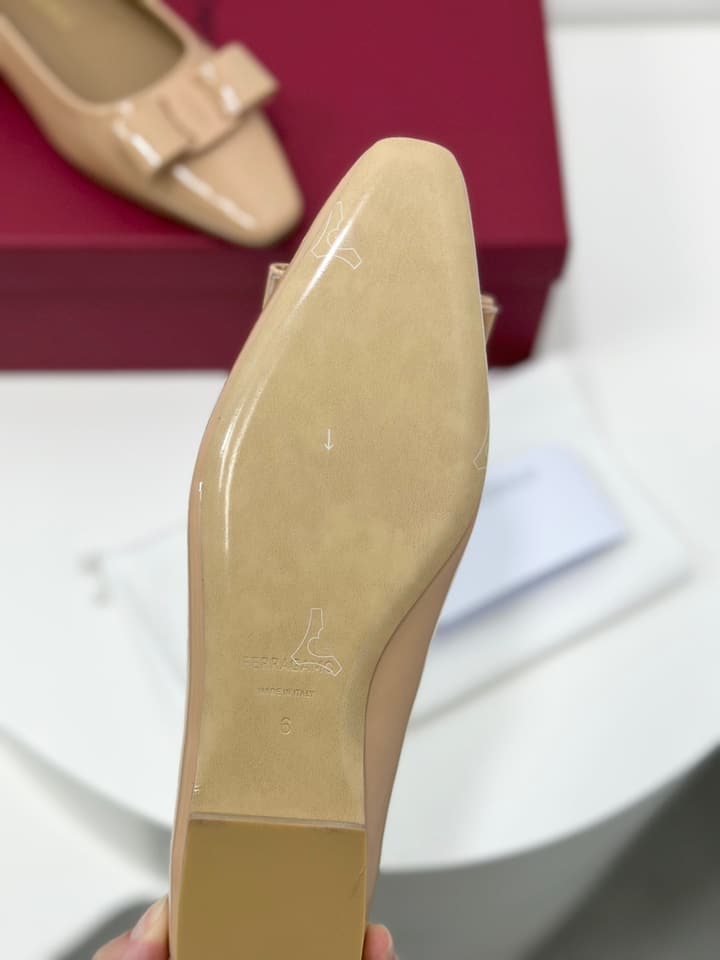 Ferragamo Vara Patent Leather Square Toe Pumps in Black Patent Leather (1cm Heel)