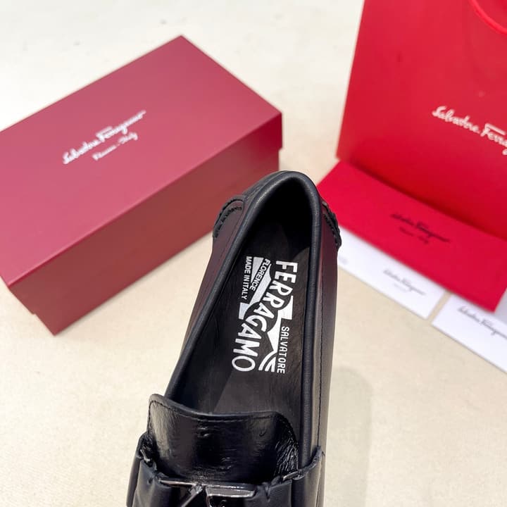 Ferragamo Men's Driving Loafers in Dark Navy Classic Loafer