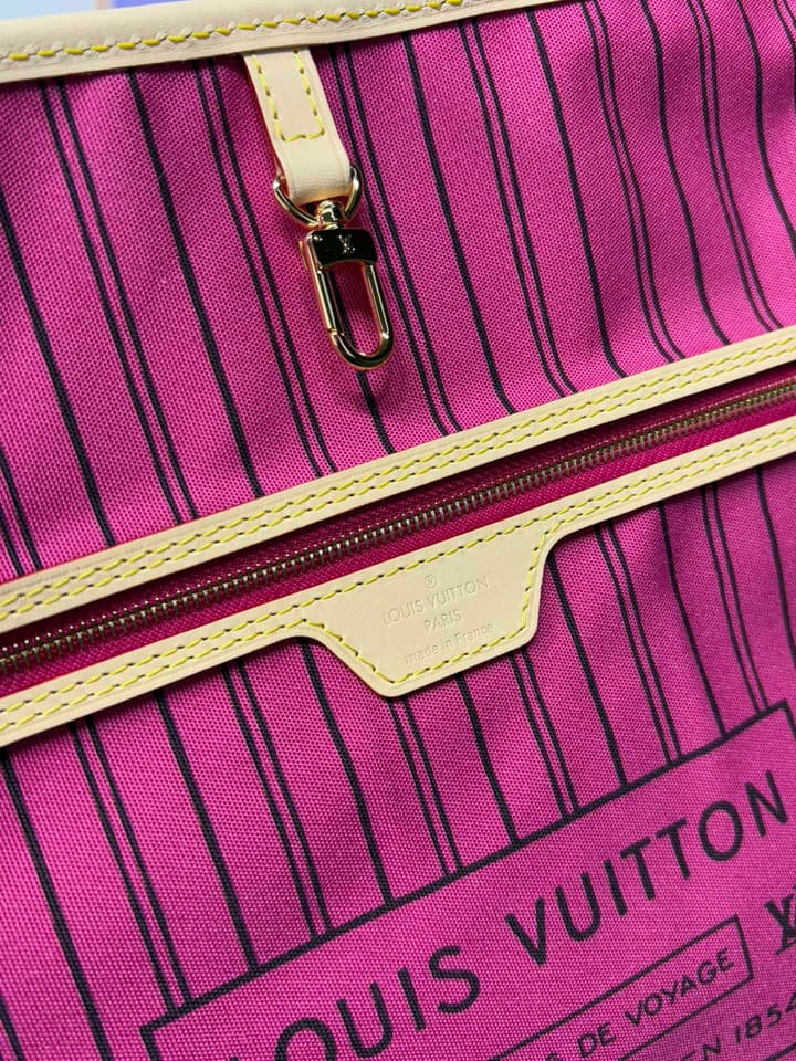 Louis Vuitton Neverfull Bandoulière Inside Out Tote Bag in Red