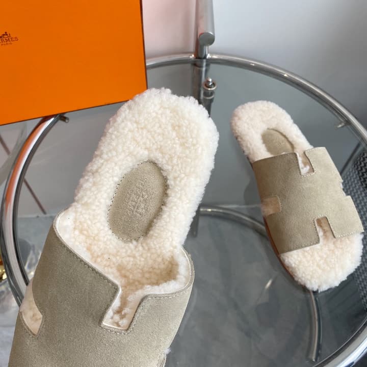 Hermès Izmir Classic H Wool Slippers in Black