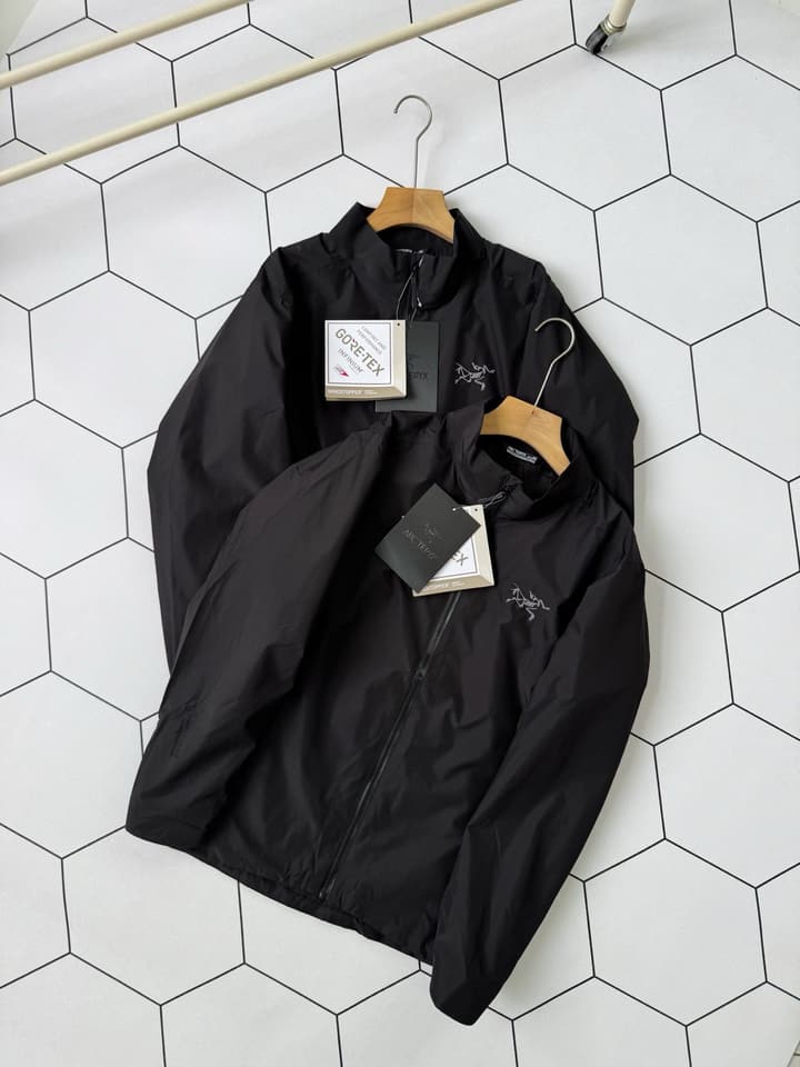 Arc'teryx Solano Windbreaker Jacket – 2025 Model in Black Solano Jacket