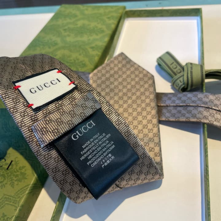 Gucci GG Logo Jacquard Silk Tie in Beige