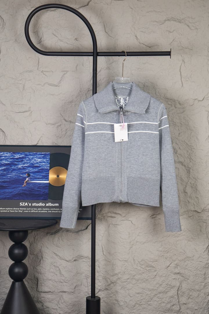 Dior Classic Oblique Reversible Cashmere Sweater – 25FW in Camel Oblique Pattern