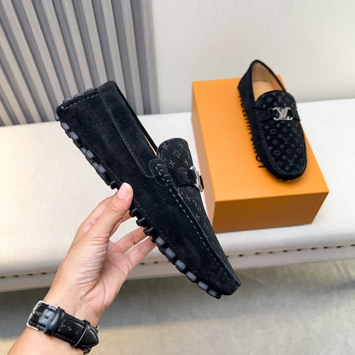 Louis Vuitton Pebbled Leather Driving Shoes in Black Textured Leather