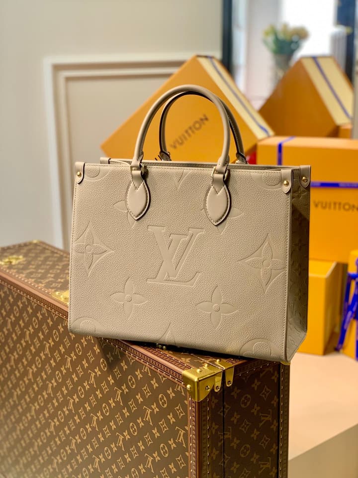 Louis Vuitton ONTHEGO Tote Bag in Light Taupe Monogram