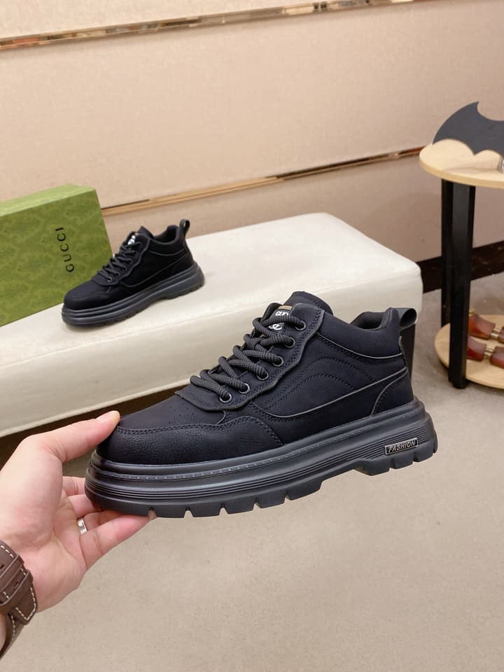 Gucci Premium Italian Leather Loafers in All Black