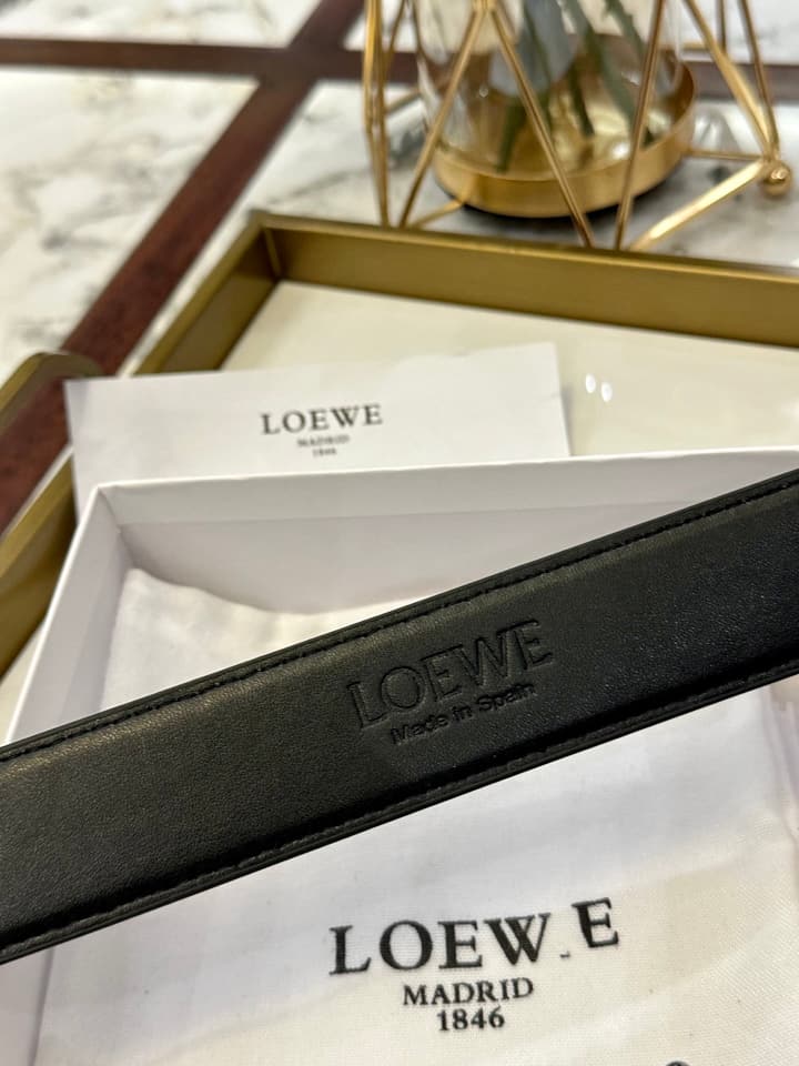 Loewe Classic Leather Belt – 4.0cm in Black With Gold Flat Buckle