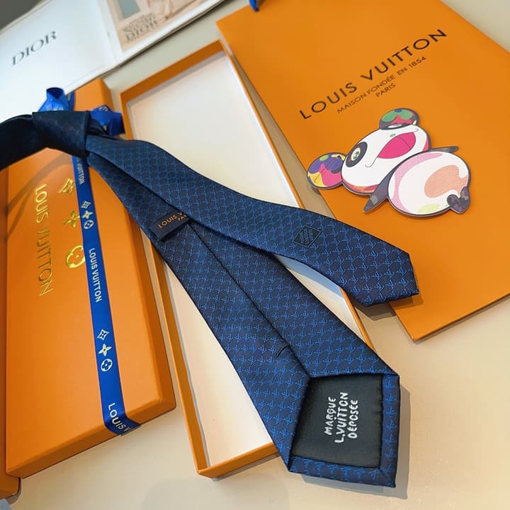 Louis Vuitton Fishnet Silk Tie in Black