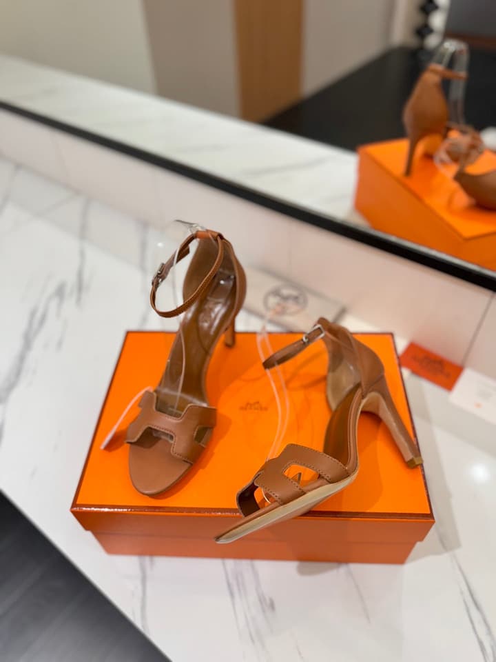 Hermès Classic Smooth Cowhide Pumps – 9cm in Caramel Brown