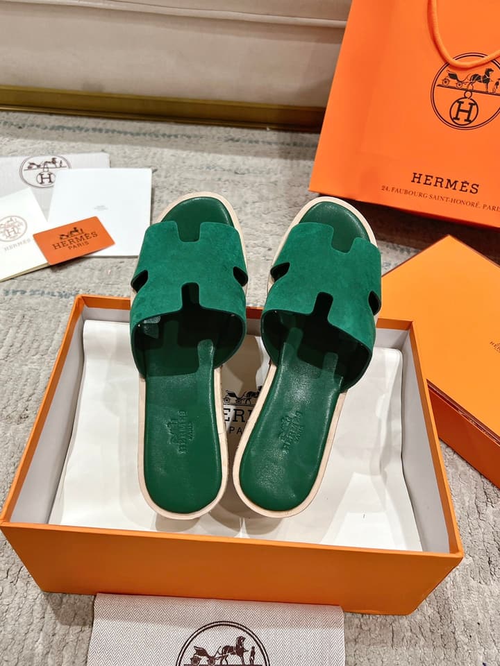 Hermès Wedge Sandals – 2024 Spring/Summer Collection in Bright Red Suede