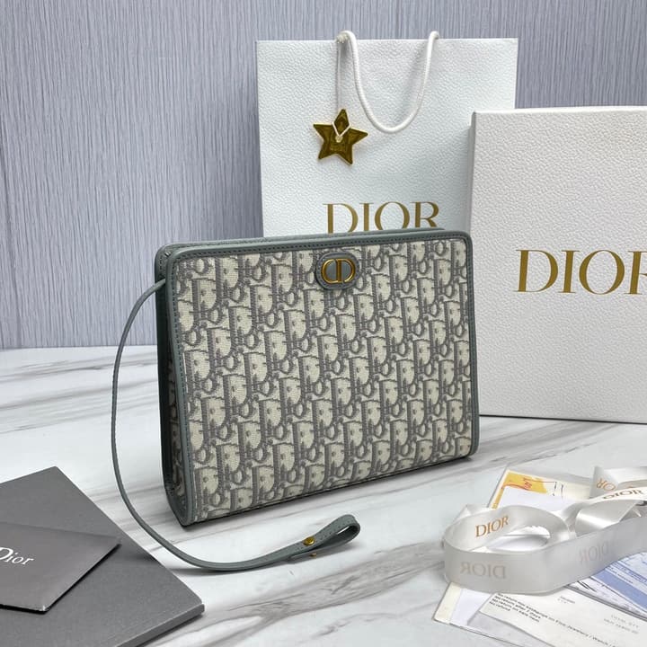 Dior 30 Montaigne Oblique Jacquard Clutch Bag in Beige Oblique