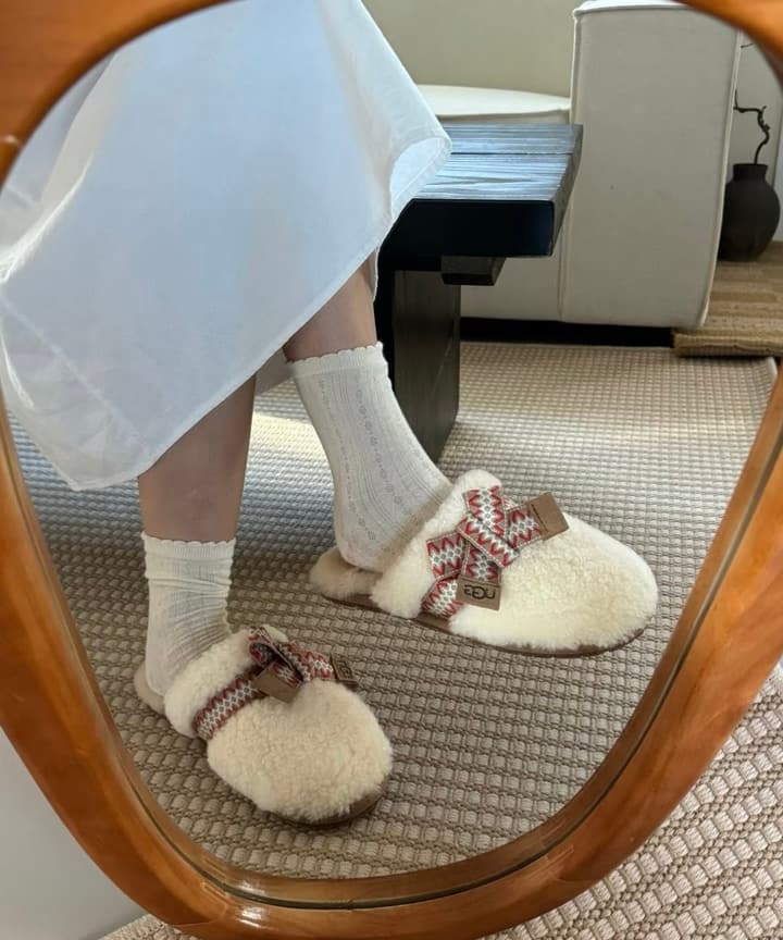UGG Autumn/Winter Wool Slippers in Creamy White