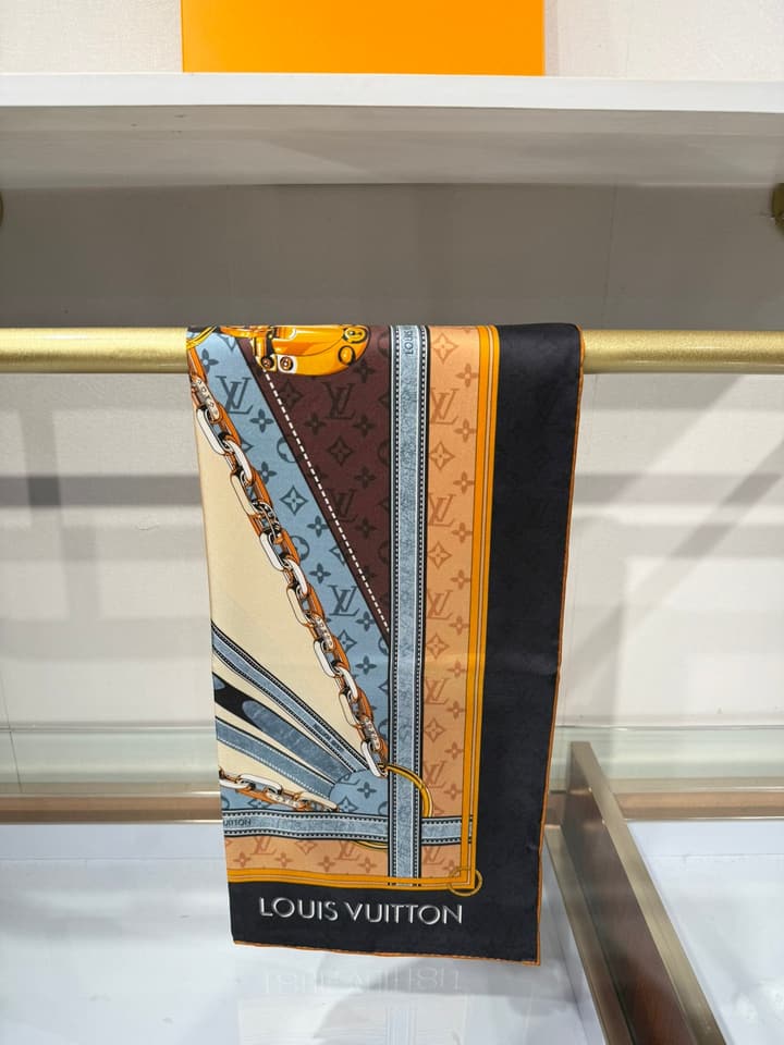 Louis Vuitton 2025 Printed Silk Scarf – 2025 Collection