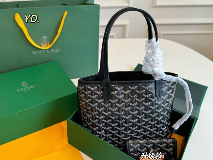 Goyard Reversible Tote Bag with Pouch in Black