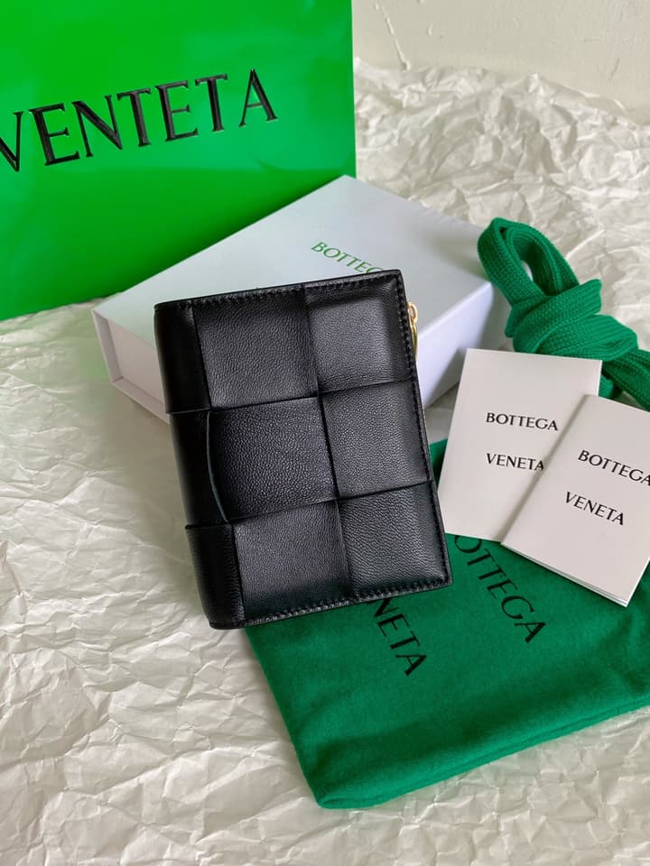 Bottega Veneta Intrecciato Bi-Fold Wallet
